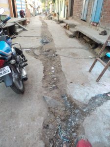 देखिए रोड की हालत